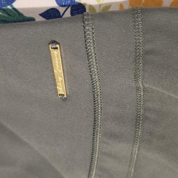 Gymshark XSm Booty Shorts 2.0 Seamless Grey w/ Wicking Technology - Picture 3 of 8